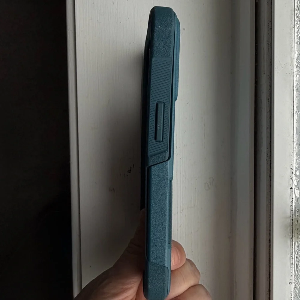 OtterBox 14 Pro Commuter Series IPhone Case